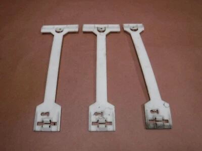 Jeep Grand Cherokee ZJ 93-98 Front Passenger Side Door Molding Clips - Image 1 of 2