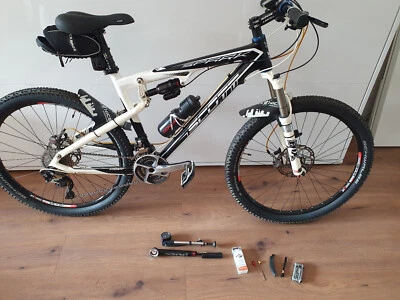 SCOTT Spark 10  Mountainbike fully, vollcarbon eventuell Versand möglich - Bild 1 von 4