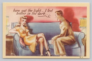 Hübsche Damenstrümpfe "Ich fühle mich besser im Dunkeln" RisqueHumor Leinen Postkarte - Bild 1 von 2