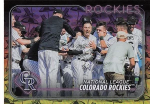 2024 Topps #526 Colorado Rockies Holiday Beach Umbrellas #/50 - Bild 1 von 2
