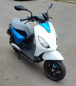 Piaggio ONE Active 2024 Fully Electric Scooter - Picture 1 of 9