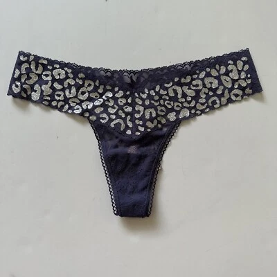 Tanga Victorias Secret púrpura con estampado animal de encaje pequeña Foto 1 de 4