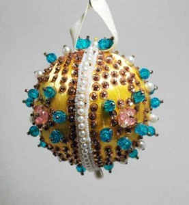 Vintage 60er/70er Satin Gold, Rosa & Blau Perlen Weihnachtsschmuck Kugel 3,5" B03 - Bild 1 von 1