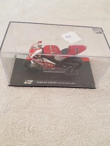MOTO YAMAHA YZR M1 - CARLOS CHECA - 2004 - Moto GP -  Miniature 1/24 - D6 - Picture 1 of 6