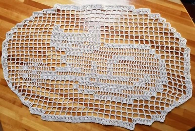 selbst gehäkeltes Deckchen beige 60 x 39 cm - Bild 1 von 2