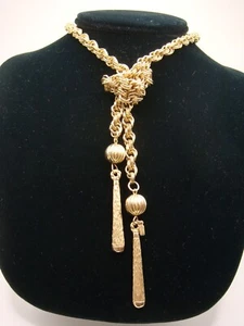 VINTAGE SIGNIERTE LISA GOLDFARBENE GEDREHTE SEIL DESIGN LARIAT DOPPELQUASTE HALSKETTE - Bild 1 von 14