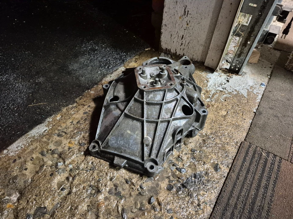 PORSCHE 944 1983-1985 2,5 L MT EMBRAGUE CUBIERTA CAMPANA CARCASA 9441164012R  Foto 1 de 4