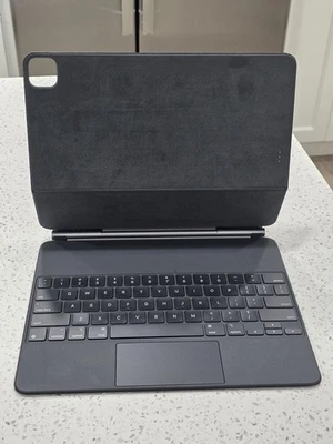 Клавиатура Apple Magic Keyboard 12,9 дюйма для iPad Pro 3–6-я — черная (A2480)  - Изображение 1 из 4