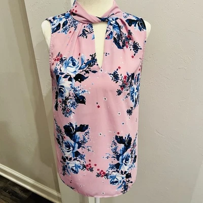 Blusa Elle rosa floral buraco na fechadura frontal tamanho XS - Imagem 1 de 4
