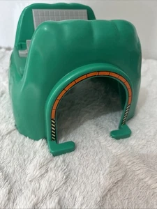 TOMY 1997 TRACKMASTER THOMAS TRAIN BRIDGE TUNNEL DARK GREEN &LIGHT GREEN - Picture 1 of 5