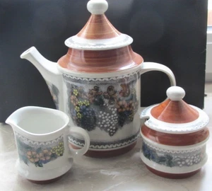 Kernstück von Goebel Oeslauer Manufaktur, Serie Country Burgund 3 teilig - Bild 1 von 6