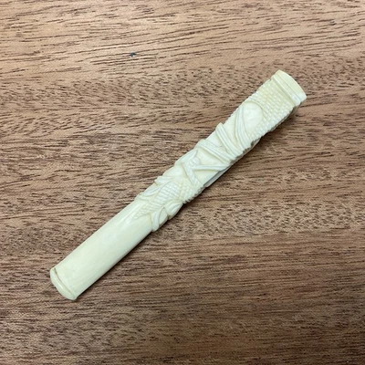 Très Jolie Fume Cigarette - Photo 1/4