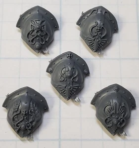 Warhammer 40k Adeptus Custodes Bits Custodian Warden Shoulder Pad x5 - Picture 1 of 2