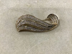 VTG SIGNED SWAROVSKI GOLD PLATED CRYSTAL PAVE WAVE PIN BROOCH GIFT BAG. EUC! - Picture 1 of 9