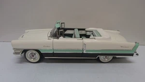 Road Signature Deluxe Edition 1955 Packard Caribbean White 1/18 Die-Cast - Picture 1 of 9