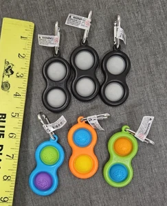 6 Fat Brain Toys Simpl Dimpl, Popping Fidget Portachiavi Trasparente Blu Verde Arancione - Foto 1 di 4
