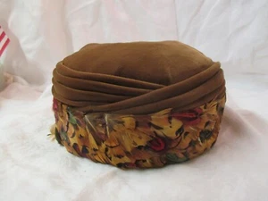Vintage Woman's Hat brown Velvet with real Pheasant Feathers - Picture 1 of 4
