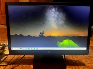 HP V193 18.5" LCD Flat Panel Monitor Display VGA w/ Cords - Picture 1 of 4