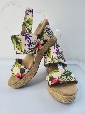 Sandalia alpargata de cuña White Mountain para mujer estampado de flores tropicales correa para el tobillo 8 Foto 1 de 4