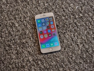 Apple iPhone 6 - 16GB - Silver - Unlocked - Fully Functional - Free P&P - Image 1 of 4