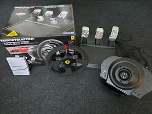 Thrustmaster T300 Ferrari Integral Alcantara Edition inkl. 3-Pedalset PC/PS5/PS4 - Bild 1 von 8