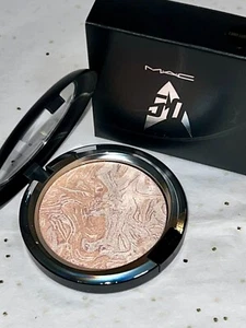 NIB MAC Trip the Light Fantastic Powder LUNA LUSTER Star Trek Highlighter Blush - Picture 1 of 3
