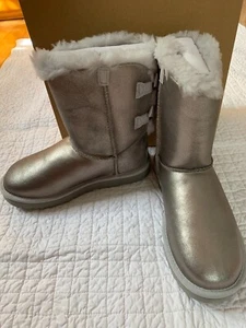 New with box UGG Bailey Bow Glisten Suede Boots Women SIZE US 6 Metallic Grey - Picture 1 of 9