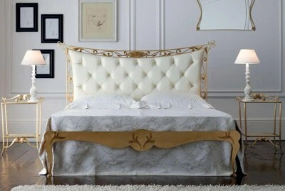 LETTO MATRIMONIALE IN FERRO E PELLE CAPITONNE' IN VERA FOGLIA ARGENTO/ORO (FLO*) - Immagine 1 di 4