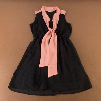 Charlotte Russe 女式小号黑色粉红色领带无袖连衣裙 *有瑕疵 — 第 1/4 张图片