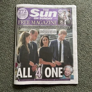 The Sun on Sunday newspaper 11th Sep 2022 HM Queen Elizabeth II tribute - Bild 1 von 5