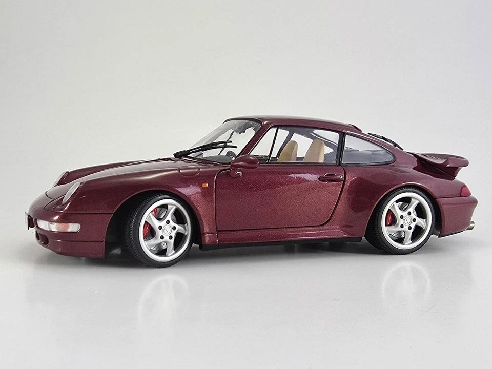 Solido 1 18-Scale Diecast Porsche 911 Turbo (993) | Arena Red | S1810102