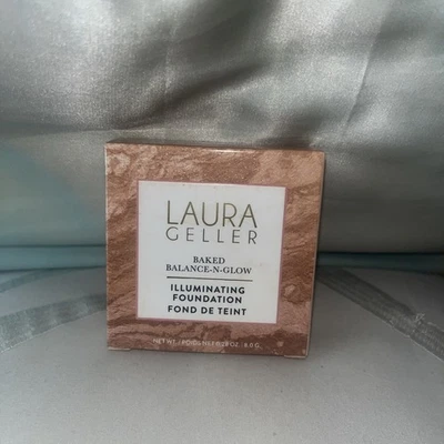 Laura Geller Baked Balance-N-Glow Illuminating Foundation GOLDEN MEDIUM .28oz 8g - Image 1 of 3
