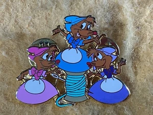 Z12-86 DISNEY ANSTECKNADEL - MÄUSE / MAUS AUS CINDERELLA - MARY, SUZY UND PENA MÄDCHEN - Bild 1 von 2