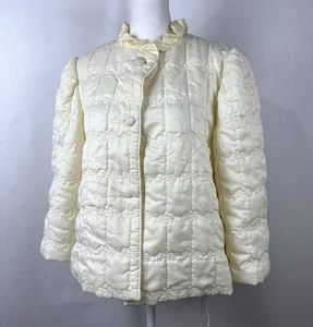 Chaqueta de cama acolchada satinada marfil Ariel vintage años 50 60 ribete con volantes talla mediana - Imagen 1 de 6