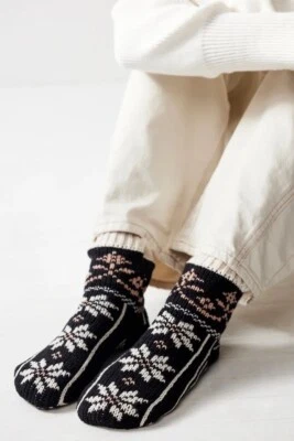 Nuevo FREE PEOPLE Negro Copo de Nieve Zapatilla Calcetines OS Acogedor Tejido Agarre Isla Justa Foto 1 de 4