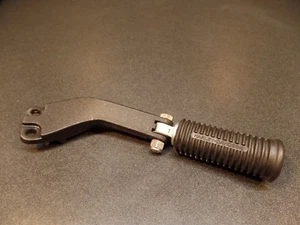 VINTAGE HARLEY DAVIDSON 4" RUBBER FOOT PEG WITH MOUNTING BRACKET (E) - Picture 1 of 8