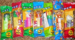 Lotto 7 dispenser caramelle in pensione Pez Clown Hulk Panda Fozzie orso pulcino pappagallo - Foto 1 di 2