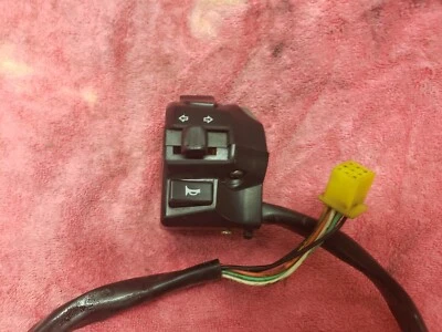 Interruptor de manillar de control izquierdo Hyosung Avitar GV650 GV 650 2006 señal de giro Foto 1 de 4