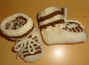 Babyschühchen Wolle natur braun handgestrickt mit Wolle - Bild 1 von 1
