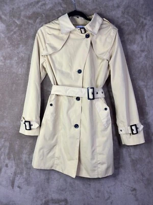 Gabardina pequeña beige Joan Rivers con cinturón Foto 1 de 4