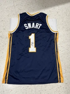 MARQUETTE GOLDEN EAGLES- SHAKA SMART MAGLIA AUTOGRAFA FIRMATA JSA COA BASKETBALL - Foto 1 di 7