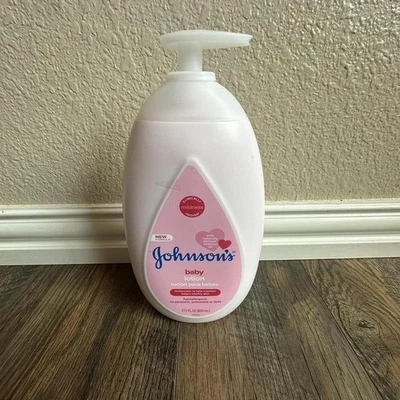 Loção hidratante rosa suave para bebê Johnson'S com óleo de coco para bebê delicado - Imagem 1 de 4