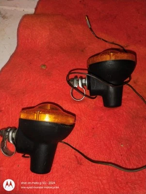 Yamaha Dt400 1977 1978 1979 Enduro señales de giro delanteras con soportes Foto 1 de 4