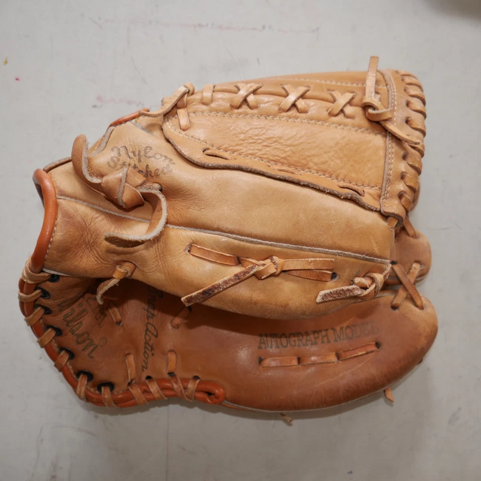 Wilson Leather RHT Baseball Glove Autograph Pro Model Mitt Perfectly Broken In - Image 1 of 4