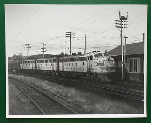 Union Pacific RR, FP7, No. 1499, 8"x10" Black & White Photo Sumner WA 1963 - Picture 1 of 3