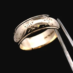 14KT Yellow Gold Star Band Ring – Size 8.5 – 7.93g (5.10 DWT) - Picture 1 of 11