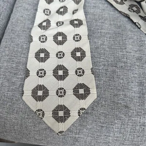 Corbata corta retro vintage marrón beige geométrica para hombre acetato rayón - Imagen 1 de 8