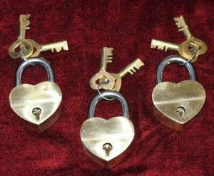 Set di 03 serrature lucchetto porta di sicurezza in ottone stile cuore ciascuna con coppia chiavi EK201   - Foto 1 di 8