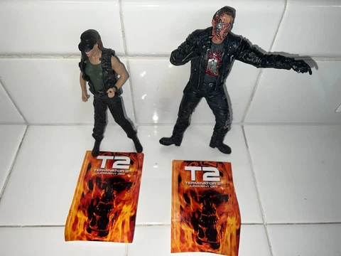 (TWO) McFarlane Movie Maniacs Terminator 2 T2 Judgment Day SARAH CONNOR & T-800 Cover