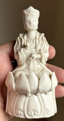 精美古董 19 世纪中国白兰德观音莲花人偶光阴佛 — 第 1/4 张图片